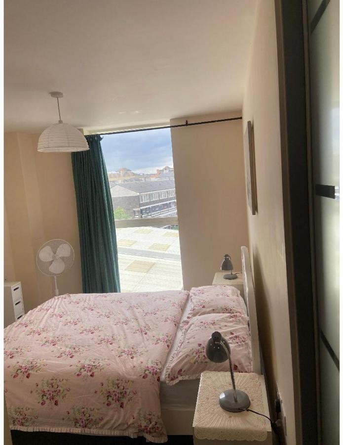 Lovely 2Br Apartment W/ City View Лондон Экстерьер фото