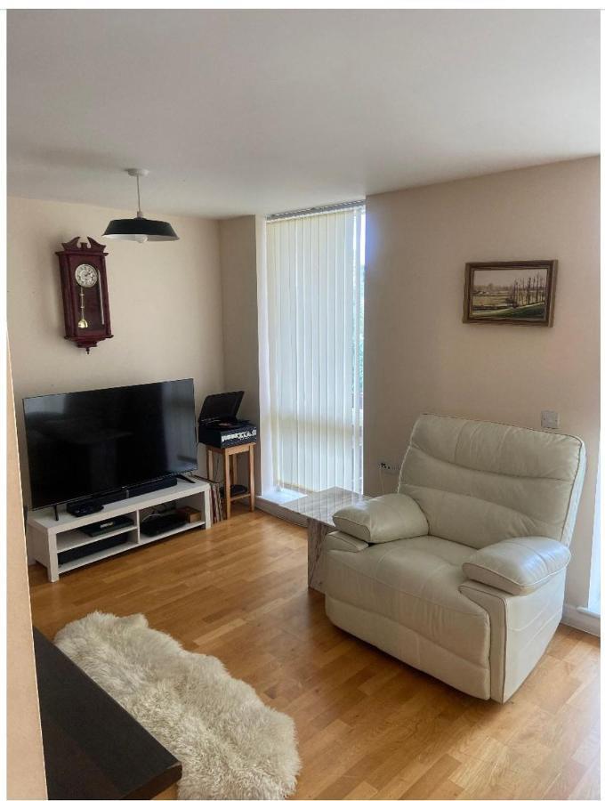 Lovely 2Br Apartment W/ City View Лондон Экстерьер фото
