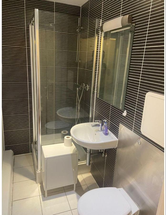 Lovely 2Br Apartment W/ City View Лондон Экстерьер фото