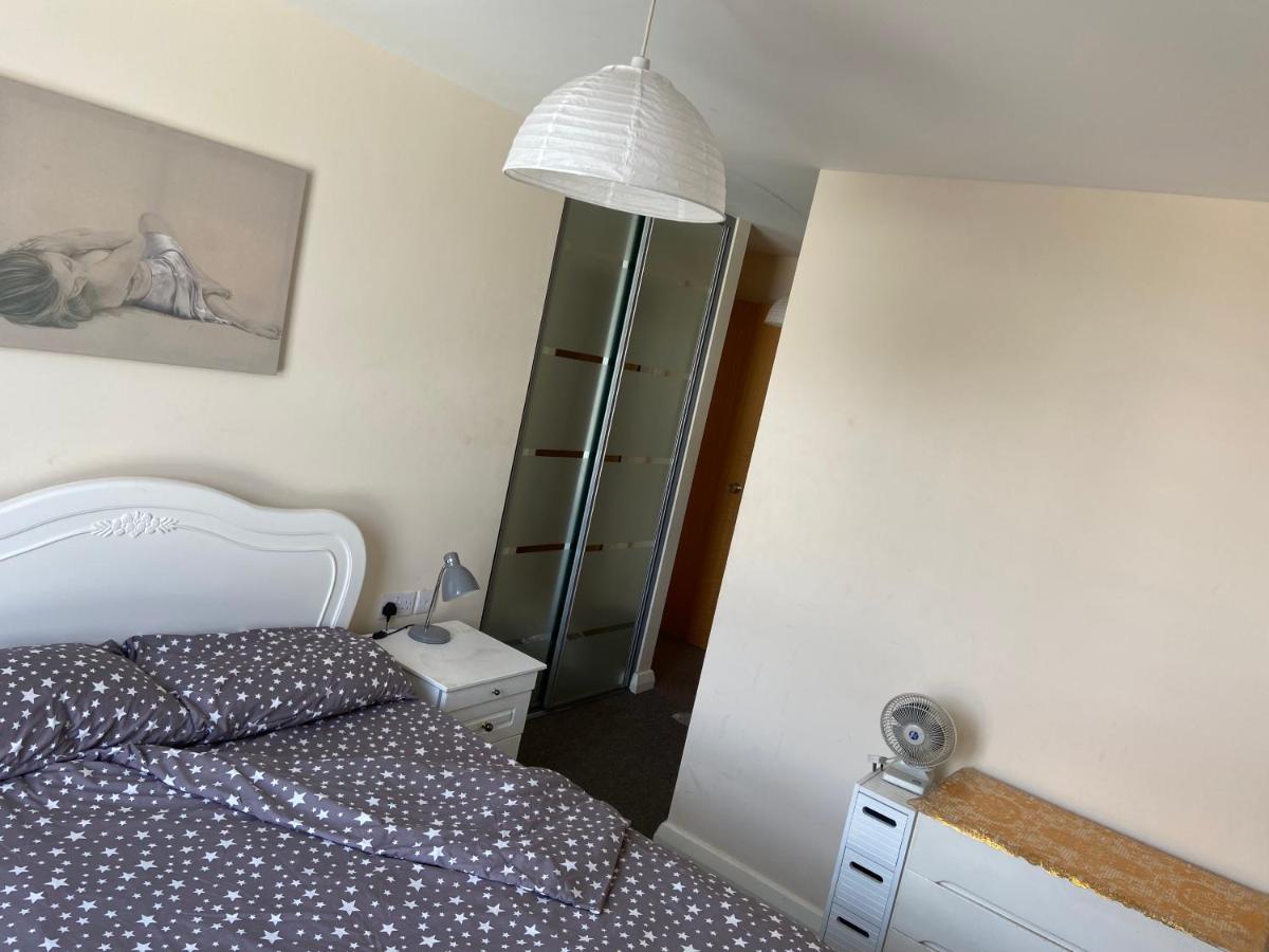 Lovely 2Br Apartment W/ City View Лондон Экстерьер фото