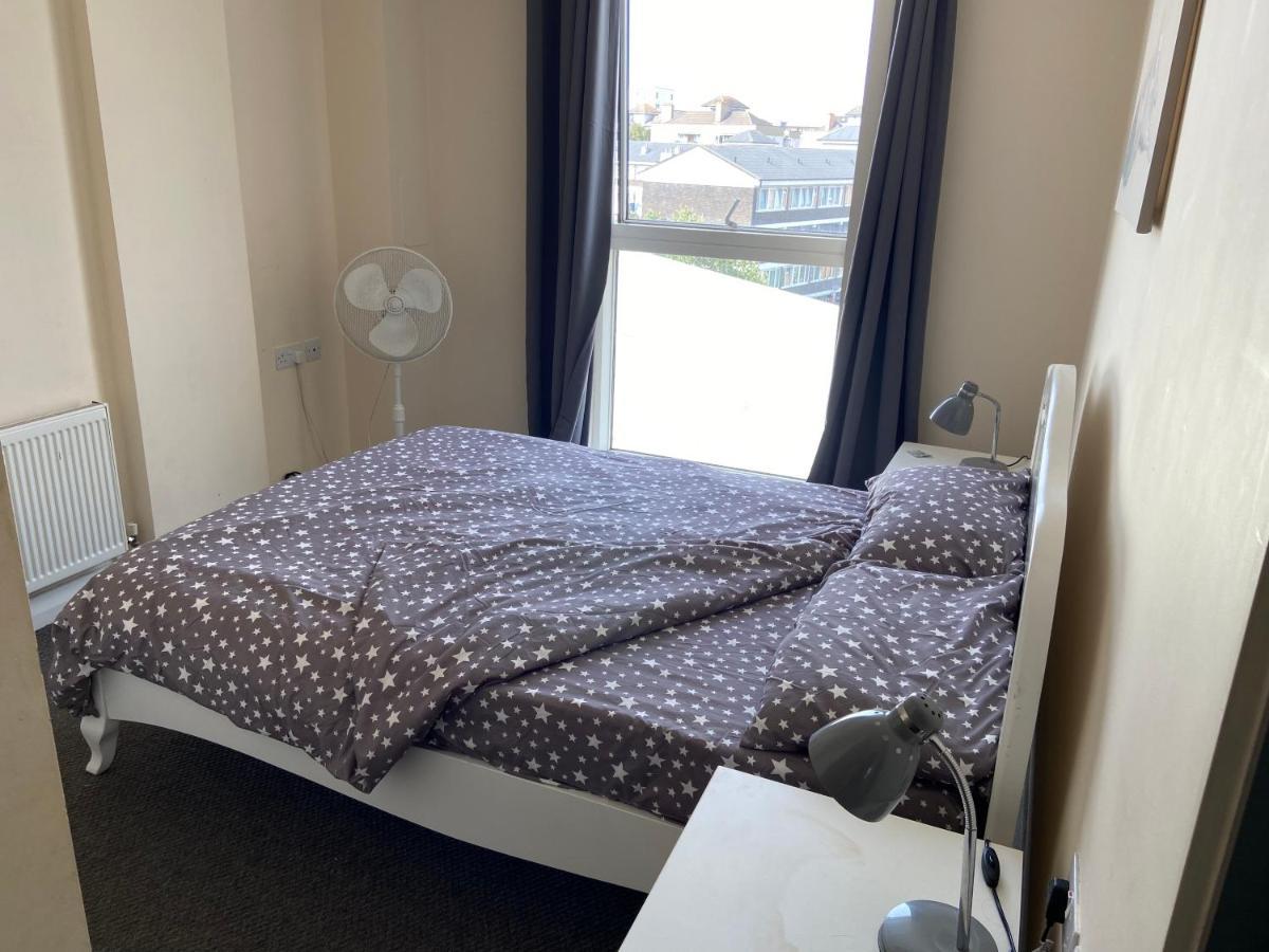 Lovely 2Br Apartment W/ City View Лондон Экстерьер фото